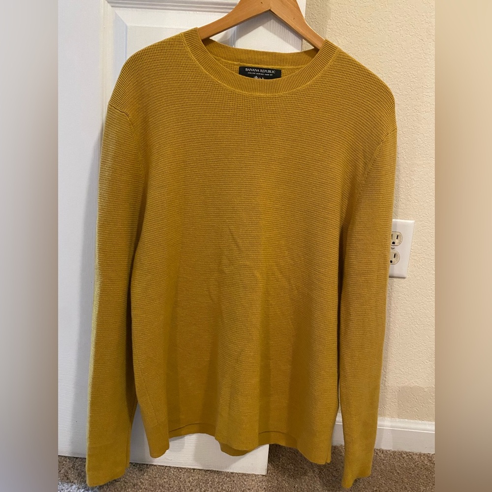 Banana Republic Men's Mustard Crewneck Sweater